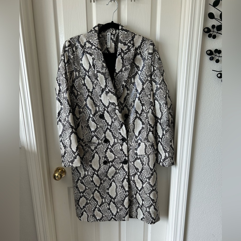 Mural faux snakeskin jacket